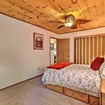 Quiet Twain Harte Cabin With Deck And Forest Views!