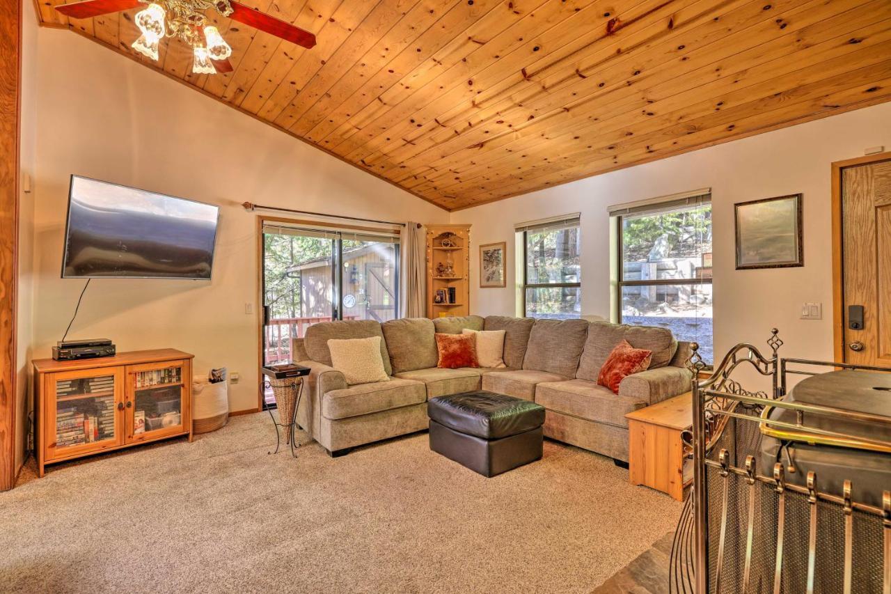 Quiet With Deck And Forest Views! Holiday home
