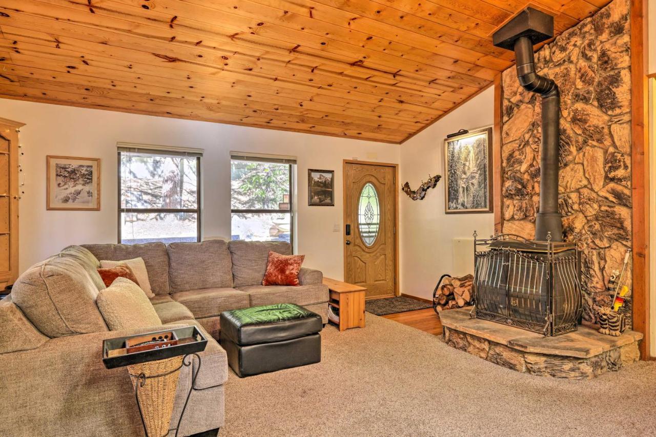 Quiet With Deck And Forest Views!